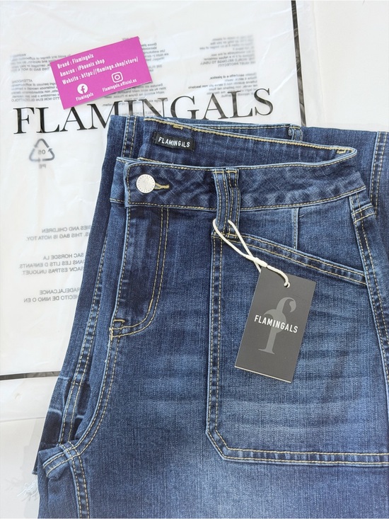 Flamingals Denim - Women's wide straight leg midrise baggy pocket denim jeans. Size medium.